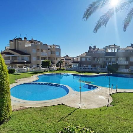 Apartament Z Duzym Tarasem Na Pieknym Osiedlu โอริอุเอลา ภายนอก รูปภาพ