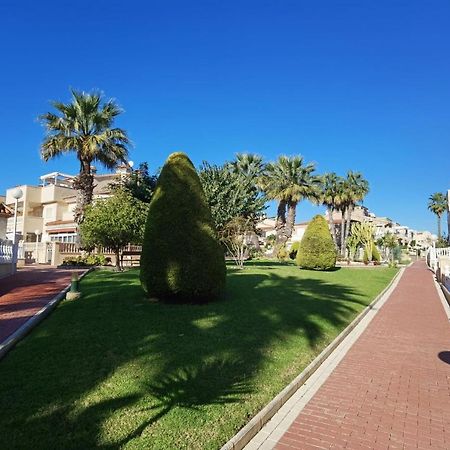 Apartament Z Duzym Tarasem Na Pieknym Osiedlu โอริอุเอลา ภายนอก รูปภาพ