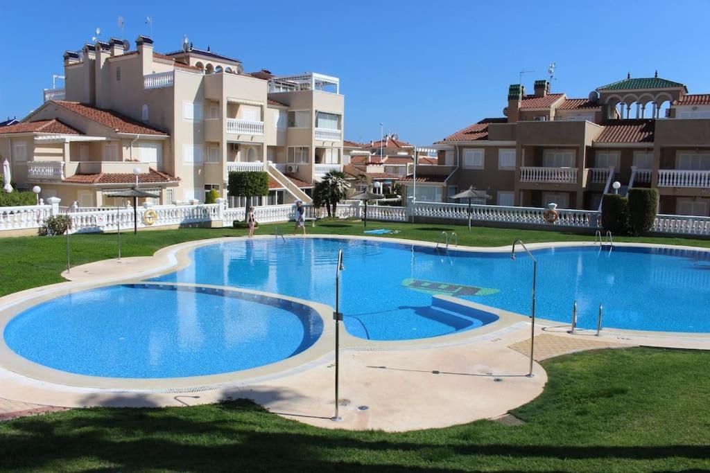 Apartament Z Duzym Tarasem Na Pieknym Osiedlu โอริอุเอลา ภายนอก รูปภาพ