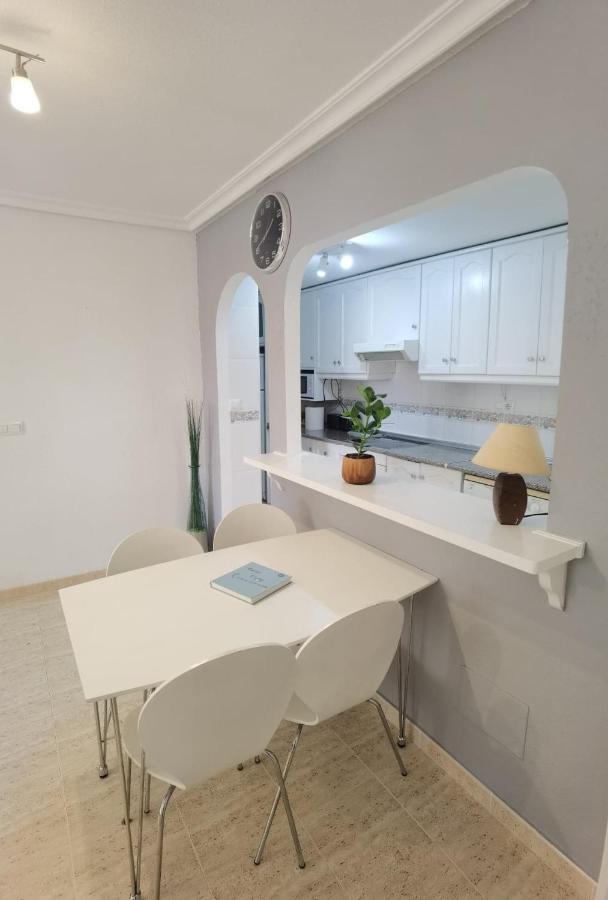 Apartament Z Duzym Tarasem Na Pieknym Osiedlu โอริอุเอลา ภายนอก รูปภาพ