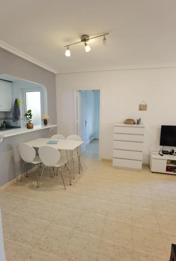Apartament Z Duzym Tarasem Na Pieknym Osiedlu โอริอุเอลา ภายนอก รูปภาพ