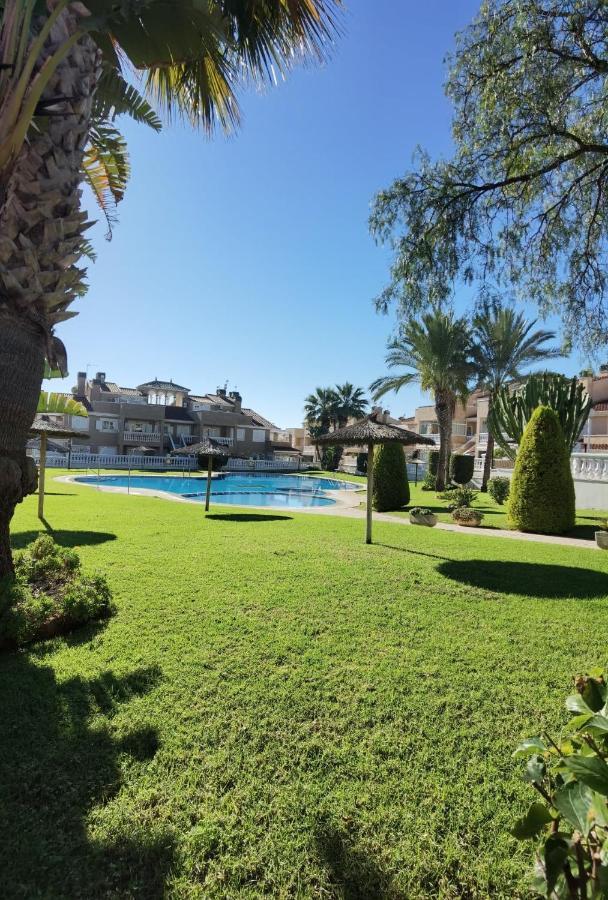 Apartament Z Duzym Tarasem Na Pieknym Osiedlu โอริอุเอลา ภายนอก รูปภาพ
